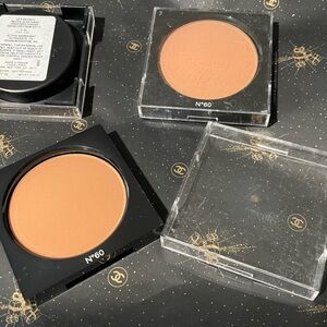 Chanel.Les Beiges healthy glow sheer colour SPF 15 powder foundation N60